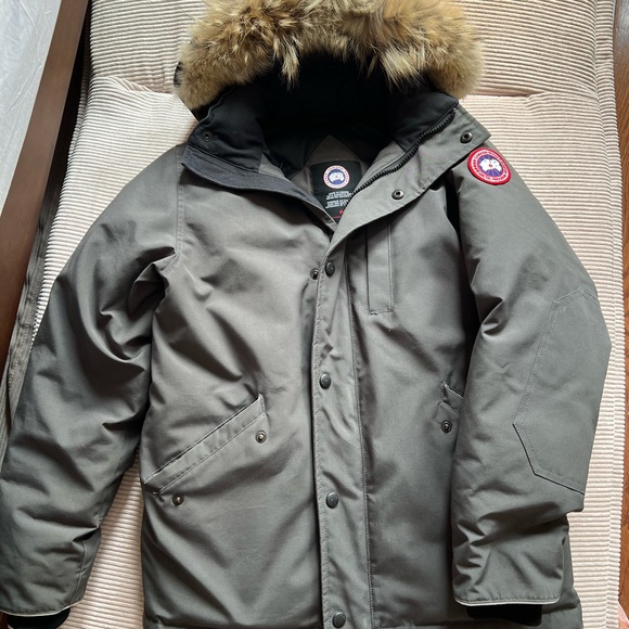 Canada Goose Kid/Youth Gray Puffer Jacket with Fur Hood - Picture 1 of 3